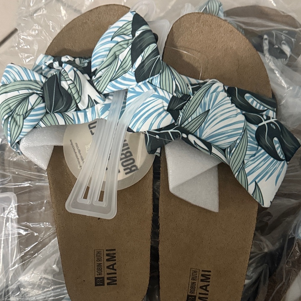 Robin Ruth Miami Leaf Print Sandals - Blue and White